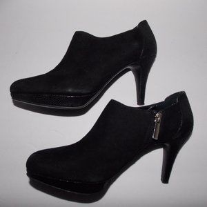 Bandolino black leather platform booties size 6.5M